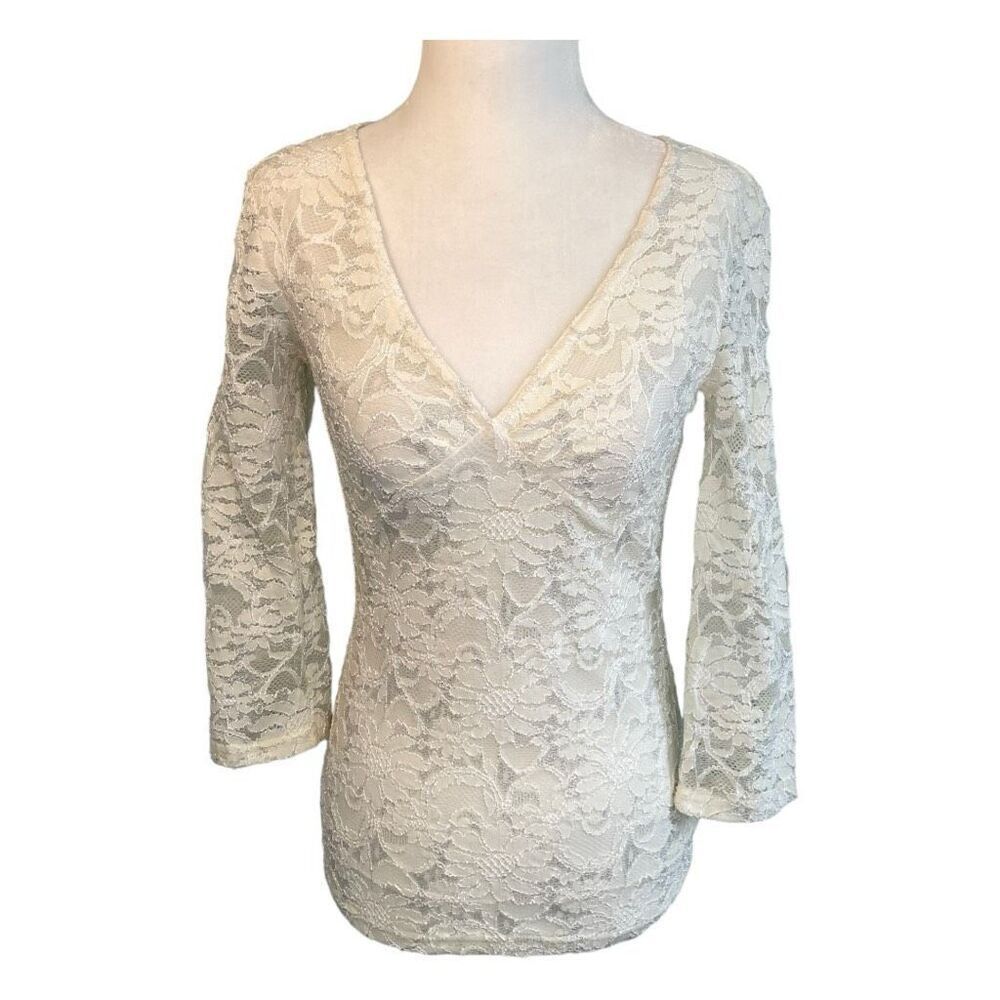 Wrapper Ivory Lace V-Neck Three-Quarter Sleeve Top